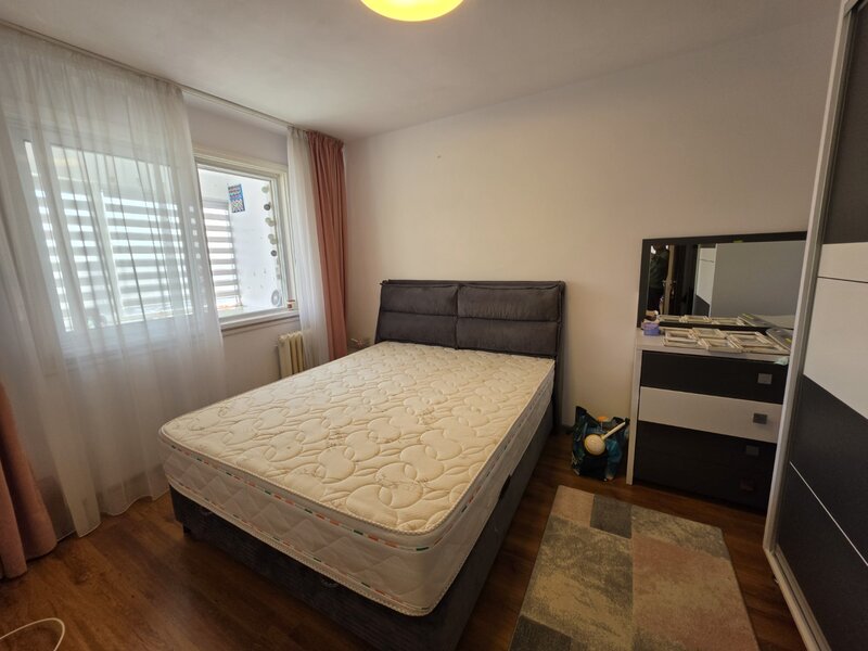 Titan, 10 minute metrou, pe Liviu Rebreanu, farmacia Tei.