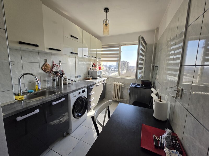 Titan, 10 minute metrou, pe Liviu Rebreanu, farmacia Tei.