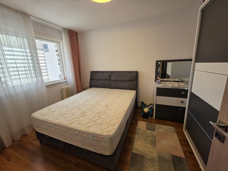 Titan, 10 minute metrou, pe Liviu Rebreanu, farmacia Tei.