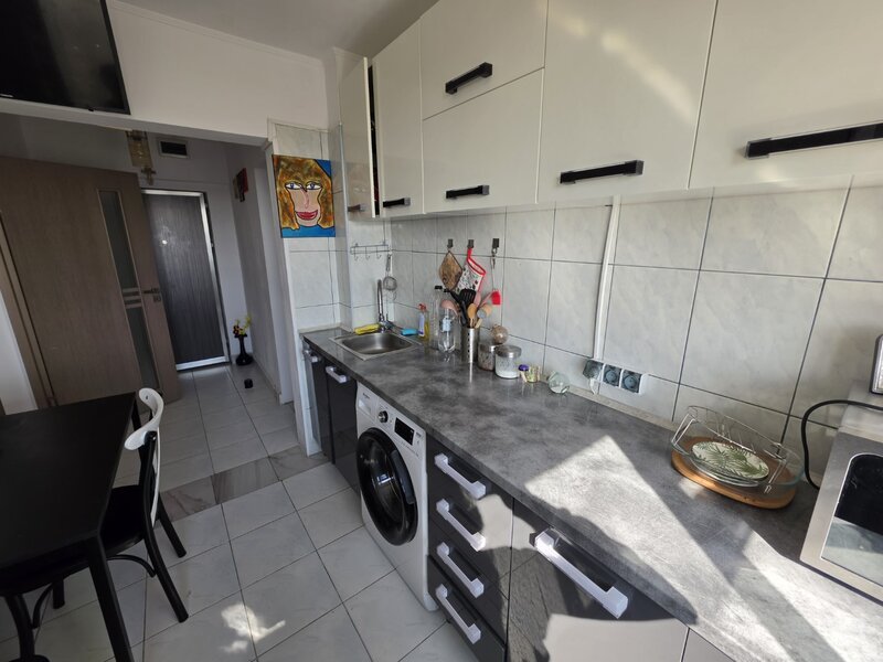 Titan, 10 minute metrou, pe Liviu Rebreanu, farmacia Tei.